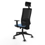 Silla de oficina Horna con mecanismo Sincro/Traslack tapizada con Tela color Azul cielo y malla color Negro. Equipada con lumbar 1D, Brazos 1D, Cabecero Fijo y Ruedas 65 mm parqué