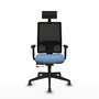 Silla de oficina Horna con mecanismo Sincro/Traslack tapizada con Tela color Azul cielo y malla color Negro. Equipada con lumbar 1D, Brazos 1D, Cabecero Fijo y Ruedas 65 mm parqué