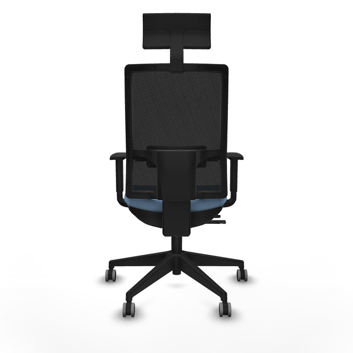 Silla de oficina Horna con mecanismo Sincro/Traslack tapizada con Tela color Azul cielo y malla color Negro. Equipada con lumbar 1D, Brazos 1D, Cabecero Fijo y Ruedas 65 mm parqué