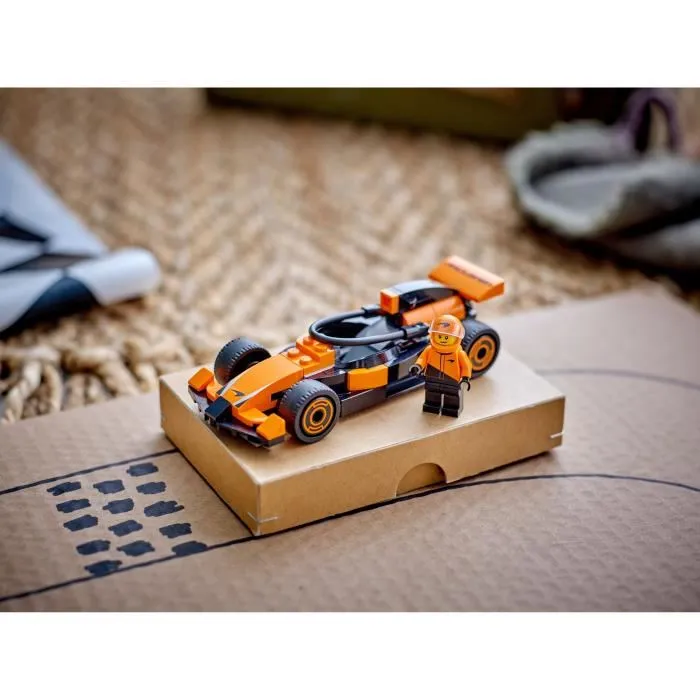 LEGO City Piloto de F1 con Coche McLaren 60442