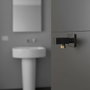 MT Válvula Escuadra Modelo Deco con Cierre Cerámico, Mando Redondo Antical, Negro, Roscas ½ x 3/8 Pulg