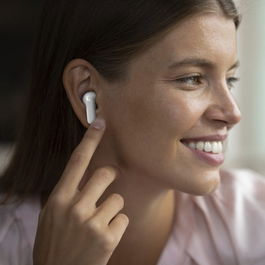 HAMA Freedom Light II Auriculares True Wireless Blanco con Micrófono Integrado, Bluetooth 5.3, 5h Batería, Carga Rápida USB-C, Control Táctil, Compatible con Siri/Google Assistant