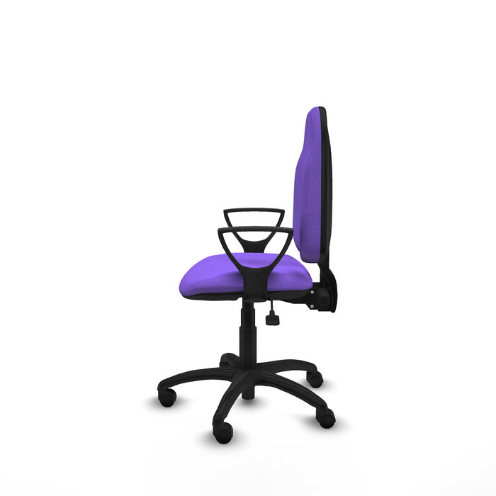 Silla de oficina Algarra con mecanismo Asincro tapizada con Tela color Lila. Equipada con Base poliamida negra, Brazos fijos y Ruedas de nailon 50 mm