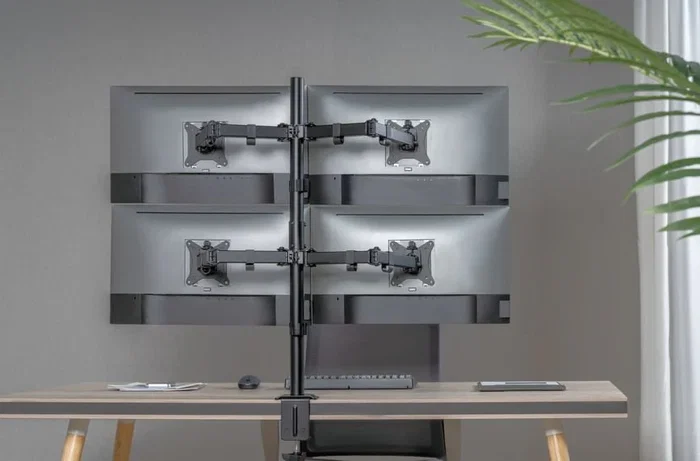 EQUIP Soporte de escritorio articulado para 4 monitores de 17''-32''