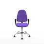 Silla de oficina Algarra con mecanismo Contacto permanente básico tapizada con Tela color Lila. Equipada con Base cromada, Brazos fijosy Topes