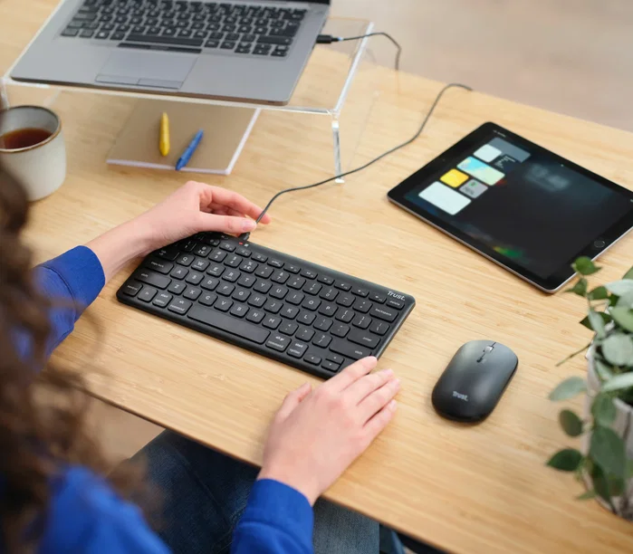 Trust Lyra Teclado Inalámbrico Compacto QWERTY Español Negro Trust Lyra Teclado Inalámbrico Compacto QWERTY Español Negro