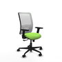 Silla de oficina Zulema con mecanismo Sincro tapizada con Tela color Pistacho y malla color Blanco. Equipada con lumbar 1D, Brazos 2D y Ruedas 65mm nailon