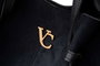 Vince Camuto Bolso de Hombro Foggia Suede Negro Cuero de Polivinilo