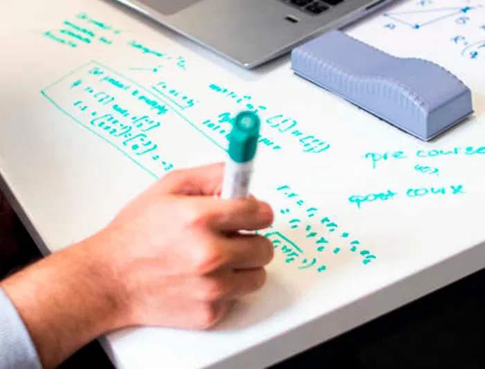 Q-connect Rotulador para Pizarra Blanca Caja 4 Colores Surtidos Punta Redonda 3 mm