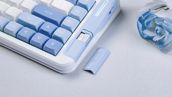 Teclado Mchose MC-X75V2-1 inalámbrico RGB mecánico 83 teclas layout polaco color azul Teclado Mchose MC-X75V2-1 inalámbrico RGB mecánico 83 teclas layout polaco color azul