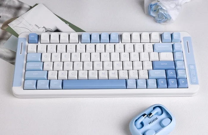 Teclado Mchose MC-X75V2-1 inalámbrico RGB mecánico 83 teclas layout polaco color azul Teclado Mchose MC-X75V2-1 inalámbrico RGB mecánico 83 teclas layout polaco color azul