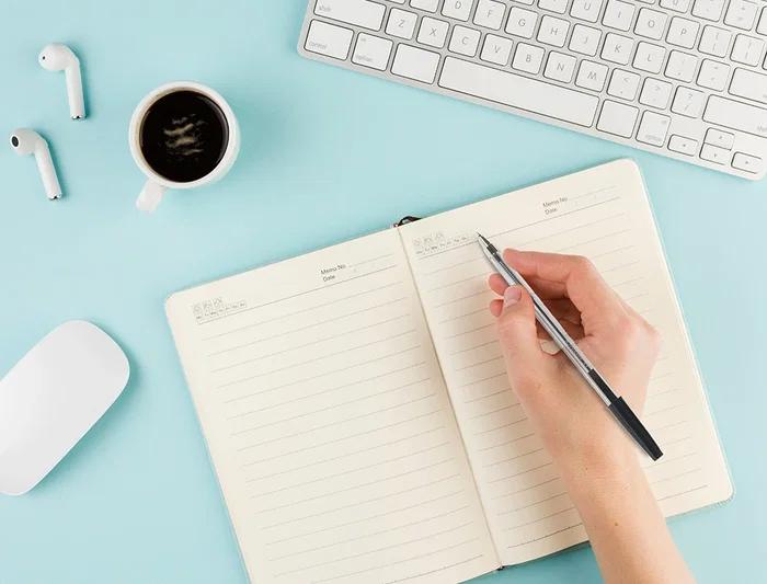 Q-connect Bolígrafo Transparente Negro Medio KF26040 Tinta a Base de Aceite Punta 1mm Trazo 0.4mm Suavidad Escritura