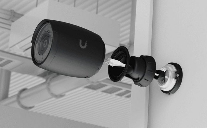 Ubiquiti Cámara AI Professional 4K PoE con Zoom Óptico 3x y Detección Inteligente de Larga Distancia para Interior/Exterior
