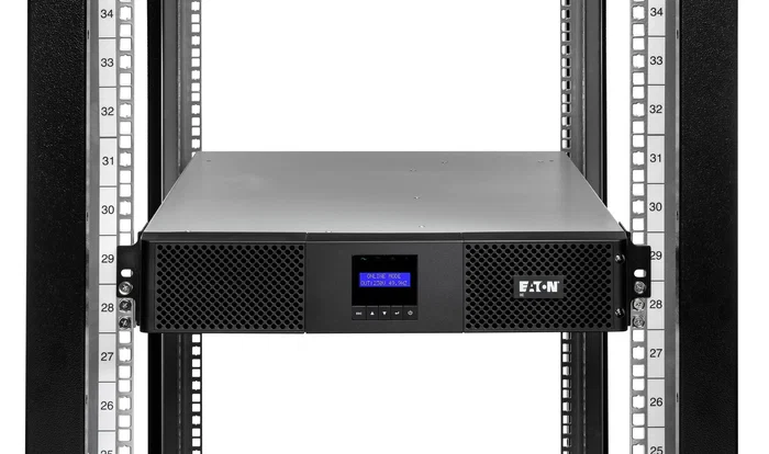 Eaton 9E1000IR SAI UPS Doble Conversión En Línea 1 kVA 900 W 4 Salidas AC, Forma de Onda Senoidal, Monitoreo Constante, LCD