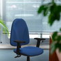 PIQUERAS Y CRESPO Silla de oficina Algarra color Pistacho con Brazos 2D