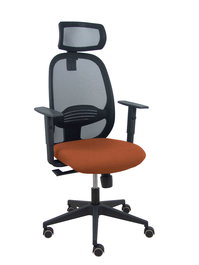 Silla de oficina Cilanco con mecanismo Sincro tapizada con Tela color Marrón y malla color Negro. Equipada con lumbar 1D, Brazos 1D, Cabecero 2D y Ruedas de parqué