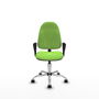 Silla de oficina Algarra con mecanismo Contacto permanente básico tapizada con Tela color Pistacho. Equipada con Base cromada, Brazos fijos y Ruedas de nailon 50 mm
