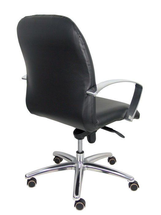 Silla Caudete confidente con mecanismo Basculante avanzado tapizada con Similpiel color Negro. Equipada con Base aluminio, Brazos fijos y Ruedas de parqué