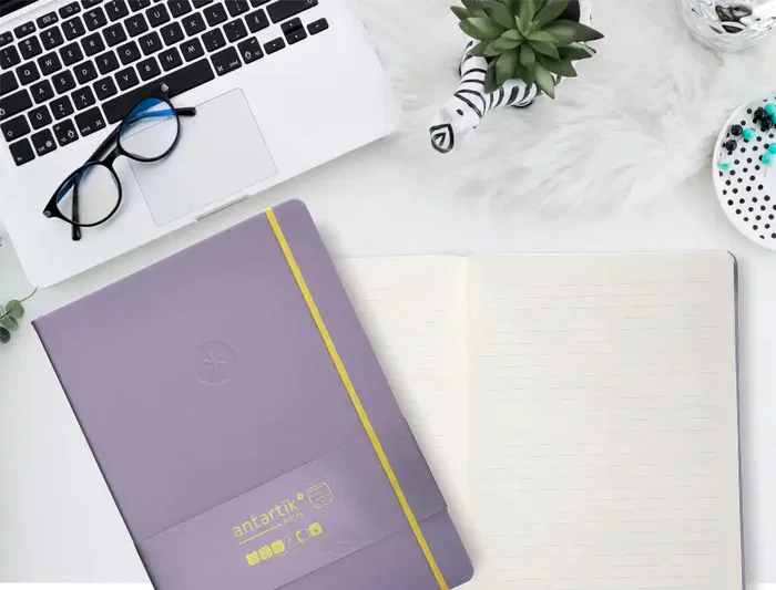 Antartik Cuaderno A4 Tapa Dura Hojas Rayas Morado y Amarillo 100 Hojas 80gr FSC