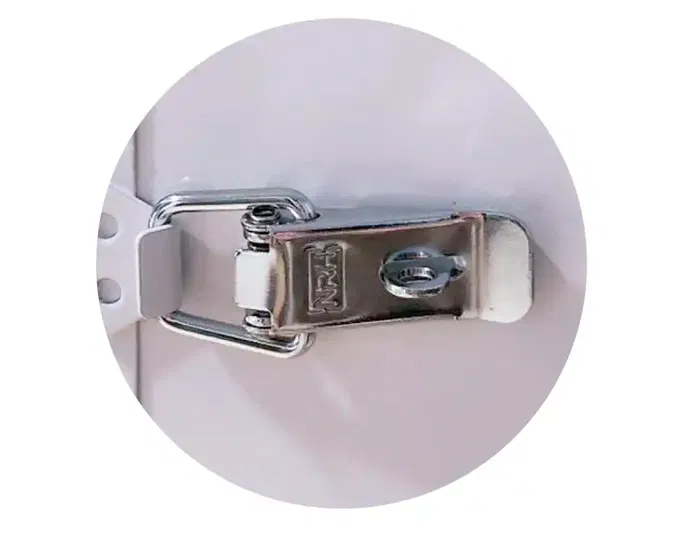 Q-connect Botiquin Primeros Auxilios Metálico 4 Compartimentos Vacío Blanco y Rojo 275x300x120 mm