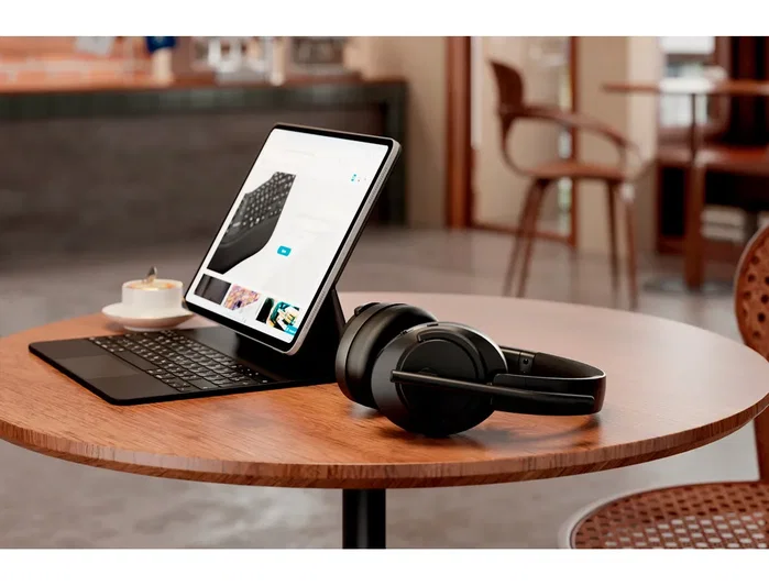 Kensington C3550 EQ Bluetooth Over-Ear Headset con cancelación de ruido Kensington C3550 EQ Bluetooth Over-Ear Headset con cancelación de ruido