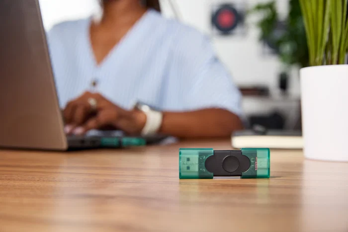 Kingston DataTraveler DuoG2 Pendrive 128GB USB-A y USB-C 3.2 Gen 1, Negro y Verde, Con Tapón Deslizante