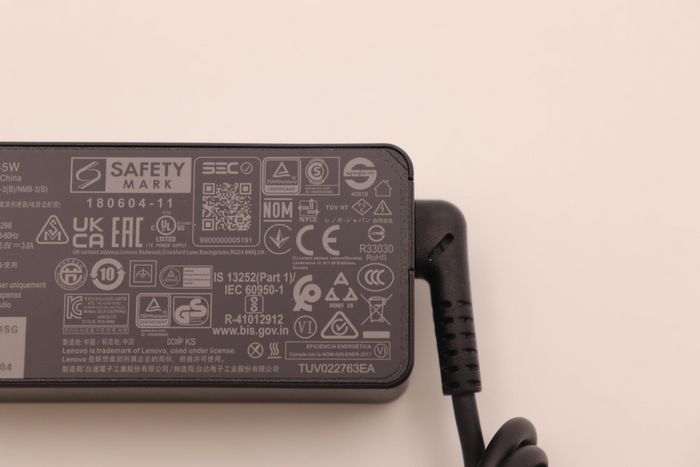 Lenovo Adaptador AC USB-C 45W con 3 Puertos, Soporta Múltiples Voltajes (20V/15V/9V/5V) para Laptops y Tablets