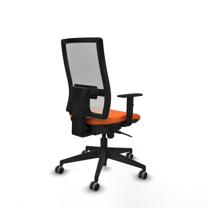 Silla de oficina Horna con mecanismo Sincro tapizada con Tela color Naranja y malla color Blanco. Equipada con lumbar 1D, Brazos 1D y Ruedas 65 mm parqué