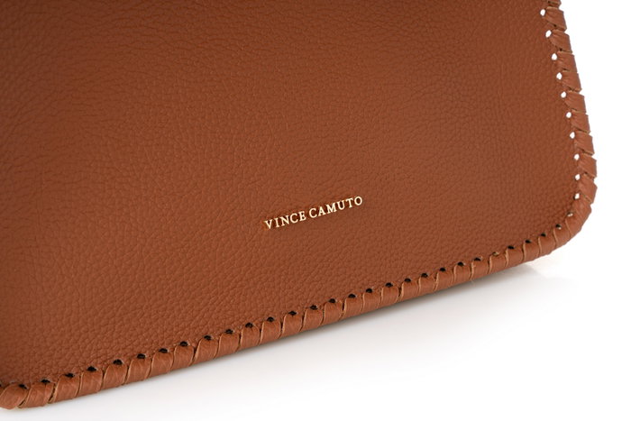 Vince Camuto Bolso Bandolera Tan, Bolso de Hombro de Polipiel para Mujer, Elegante y Duradero, Color Tostado, 34x13x17 cm Vince Camuto Bolso Bandolera Tan, Bolso de Hombro de Polipiel para Mujer, Elegante y Duradero, Color Tostado, 34x13x17 cm