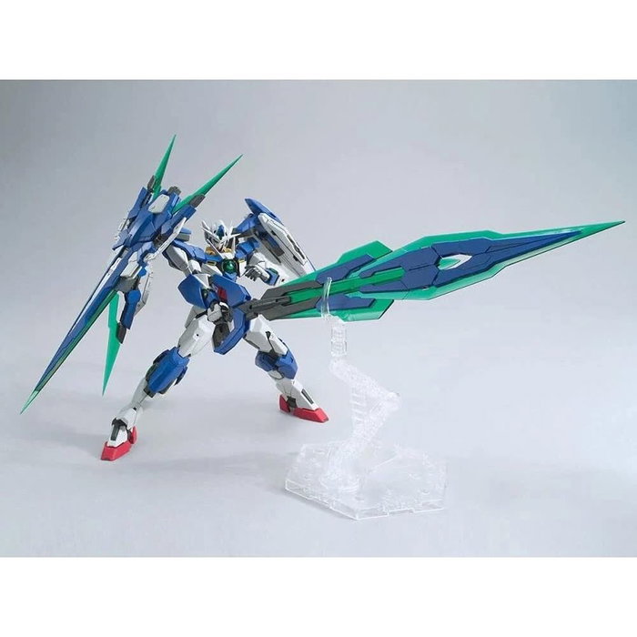 BANDAI HOBBY MG 00 QanT Full Saber - Master Grade 1/100 Mobile Suit Gundam 00V Senki Maqueta