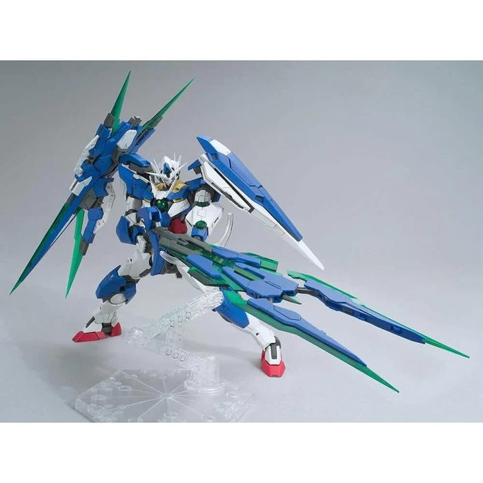 BANDAI HOBBY MG 00 QanT Full Saber - Master Grade 1/100 Mobile Suit Gundam 00V Senki Maqueta