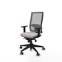 Silla de oficina Horna con mecanismo Sincro tapizada con Similpiel color Blanco y malla color Gris. Equipada con lumbar 1D, Brazos 1D y Ruedas 65 mm parqué