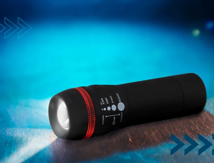 Q-connect Linterna KF18749 con Zoom de 1W y 3 Pilas AAA