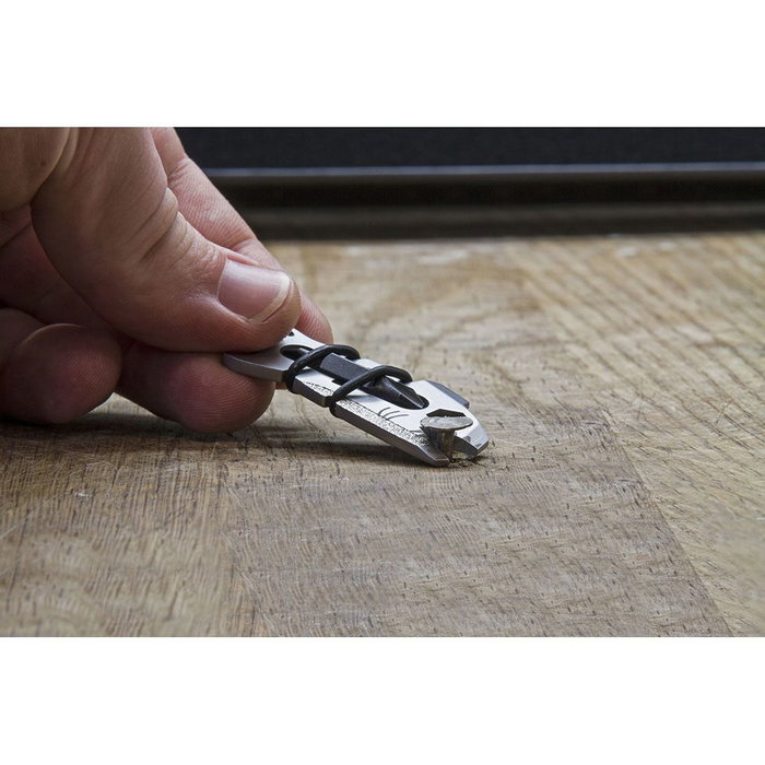 True Multiherramienta 12 en 1 Sharkey con 6 Destornilladores, Abrebotellas, Abrelatas, Sierra, Barra de Palanca y Lima - Herramienta Multiusos Compacta