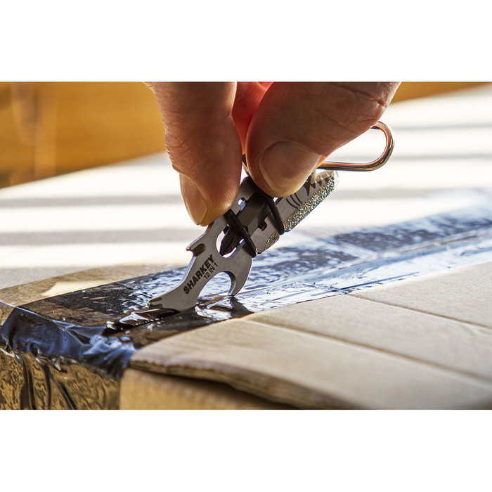 True Multiherramienta 12 en 1 Sharkey con 6 Destornilladores, Abrebotellas, Abrelatas, Sierra, Barra de Palanca y Lima - Herramienta Multiusos Compacta