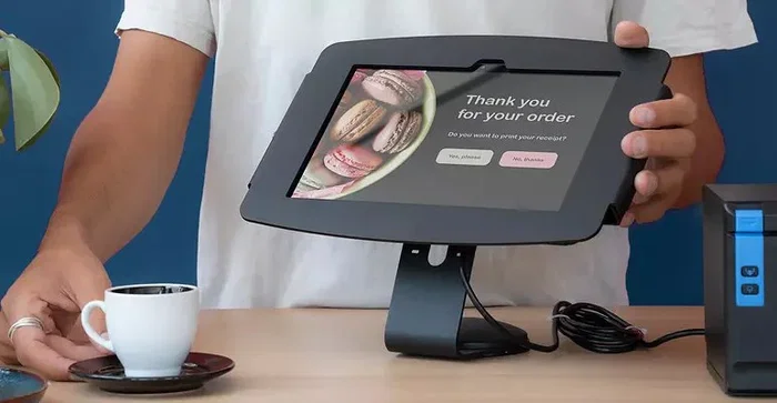 Compulocks 111B102IPDSB Soporte de Seguridad con Llave para iPad (7ª, 8ª, 9ª Gen. / 10.2") - Negro, Aluminio y Acero