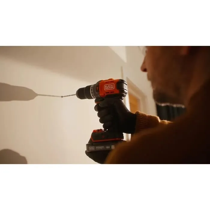 Black + Decker Taladro percutor inalámbrico BCD383D2XKA-QW de 18 V con 2 baterías y 80 brocas