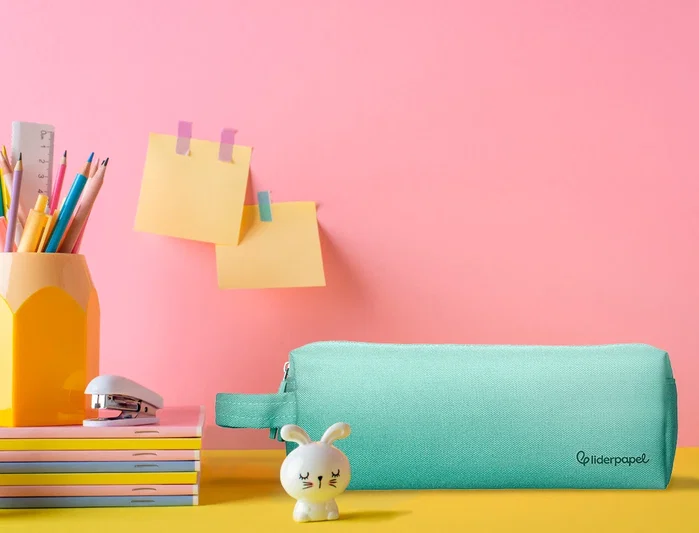 Liderpapel Estuche portatodo Classic rectangular con asa, 2 cremalleras, verde manzana Liderpapel Estuche portatodo Classic rectangular con asa, 2 cremalleras, verde manzana
