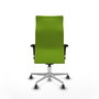 Sillón Albacete con mecanismo Sincro tapizada con Similpiel color Pistacho. Equipado con Base aluminio, Brazos 1D y Ruedas 65 mm parqué