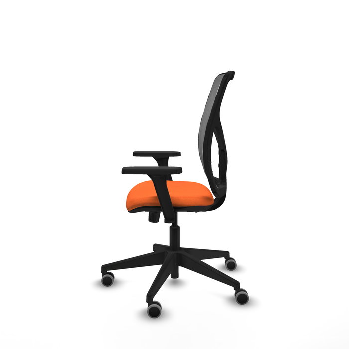Silla de oficina Motilla con mecanismo Sincro tapizada con Tela color Naranja y malla color Gris. Equipada con lumbar 1D, Brazos 3D y Ruedas 65 mm parqué
