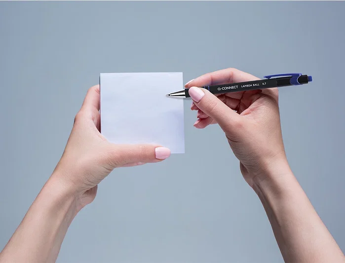 Q-connect Bolígrafo Retractil con Grip 0,7 mm Color Azul para Escritura Cómoda, Punta Metálica 0,5 mm, Tinta Aceite Q-connect Bolígrafo Retractil con Grip 0,7 mm Color Azul para Escritura Cómoda, Punta Metálica 0,5 mm, Tinta Aceite