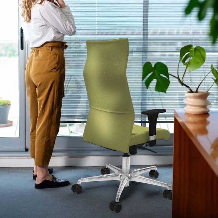 PIQUERAS Y CRESPO Sillón Albacete Negro con Mecanismo Sincro y Base de Aluminio PIQUERAS Y CRESPO Sillón Albacete Negro con Mecanismo Sincro y Base de Aluminio