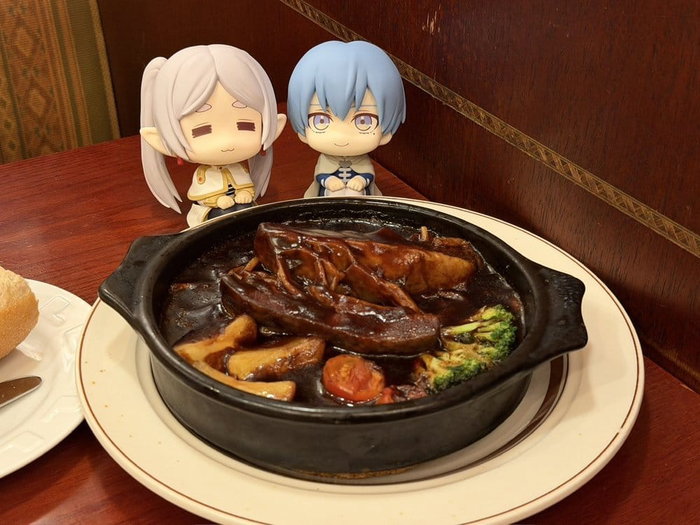 Megahouse Frieren: Beyond Journey's End Estatuas PVC Look Up Droopy Face Ver. & Himmel 11 cm