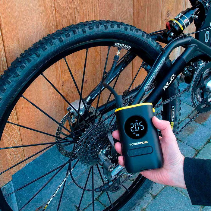 Powerplus Bomba de Aire Eléctrica con Batería USB-C 2000 mAh, 16 L/min, 10.3 Bar para Neumáticos, Pelotas y Colchones, Incluye 4 Adaptadores, Manguera y Bolsa