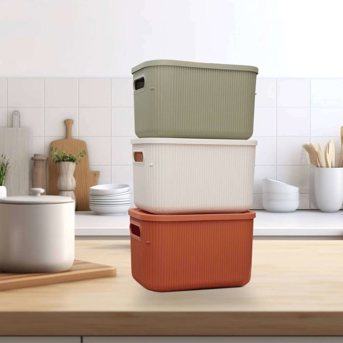 Aberto Design 241762 Set de 3 Cajas de Almacenaje Verde Claro, Rojo Teja y Crema 6.2L Plástico 18x25x16cm