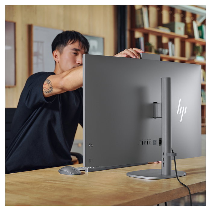 HP OmniStudio X 32-c1173ng All-in-One PC - Intel Core i7, 16GB RAM, 1TB SSD, Windows 11 Home
