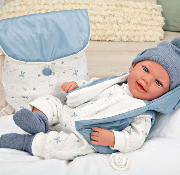 Muñecas Arias Muñeca Elegance Adi Azul con Mochila, Muñeco de Peso de 45 cm para Niñas desde 3 Años Muñecas Arias Muñeca Elegance Adi Azul con Mochila, Muñeco de Peso de 45 cm para Niñas desde 3 Años