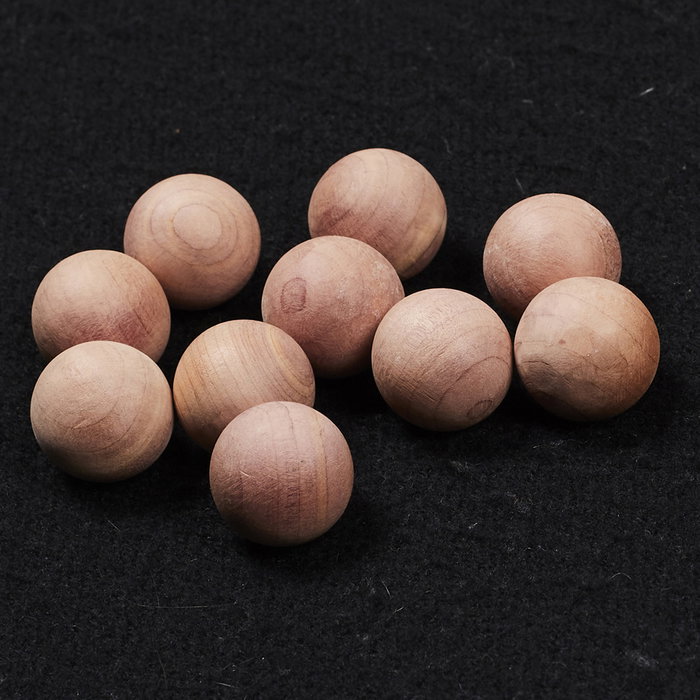 Je cherche une Idee Juego de 24 Bolas Anti-Olor para Armario, Madera de Cedro, Absorbe Humedad y Olores, Contra Polillas