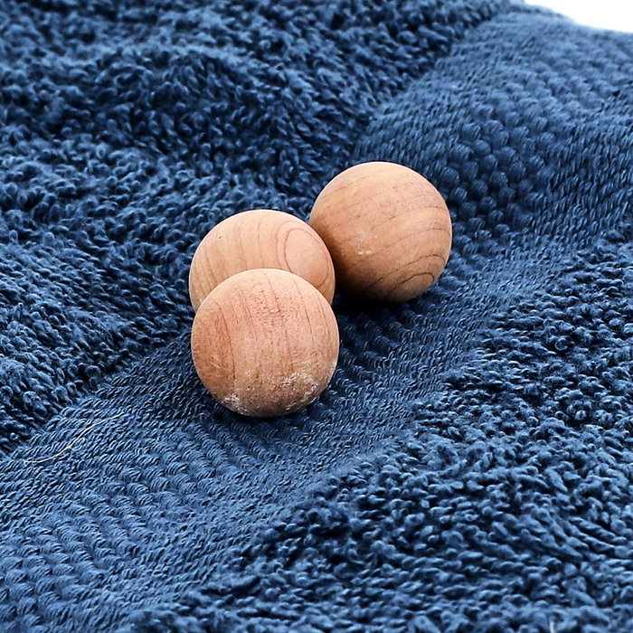 Je cherche une Idee Juego de 24 Bolas Anti-Olor para Armario, Madera de Cedro, Absorbe Humedad y Olores, Contra Polillas
