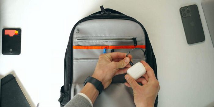 Hyper HyperPack Pro con Módulo de Localización Compatible con Apple Find My, Mochila Antirrobo y Resistente al Agua para Profesionales Creativos